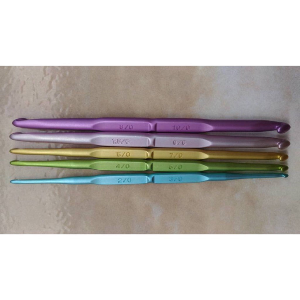Tulip ETIMO Crochet Hook Set - 0,5 to 1,75 mm - with silver